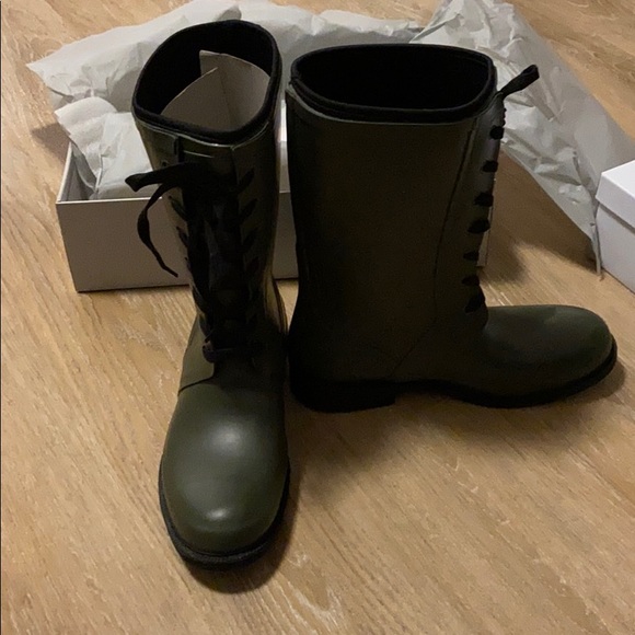 Rain boots - Picture 2 of 3